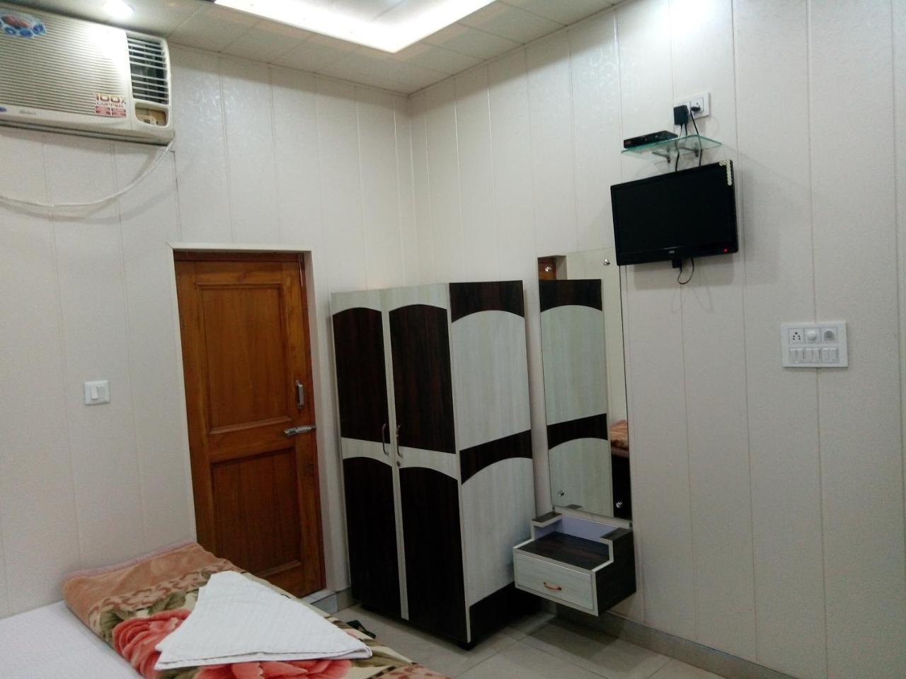 Hotel Sunrise Orai 外观 照片